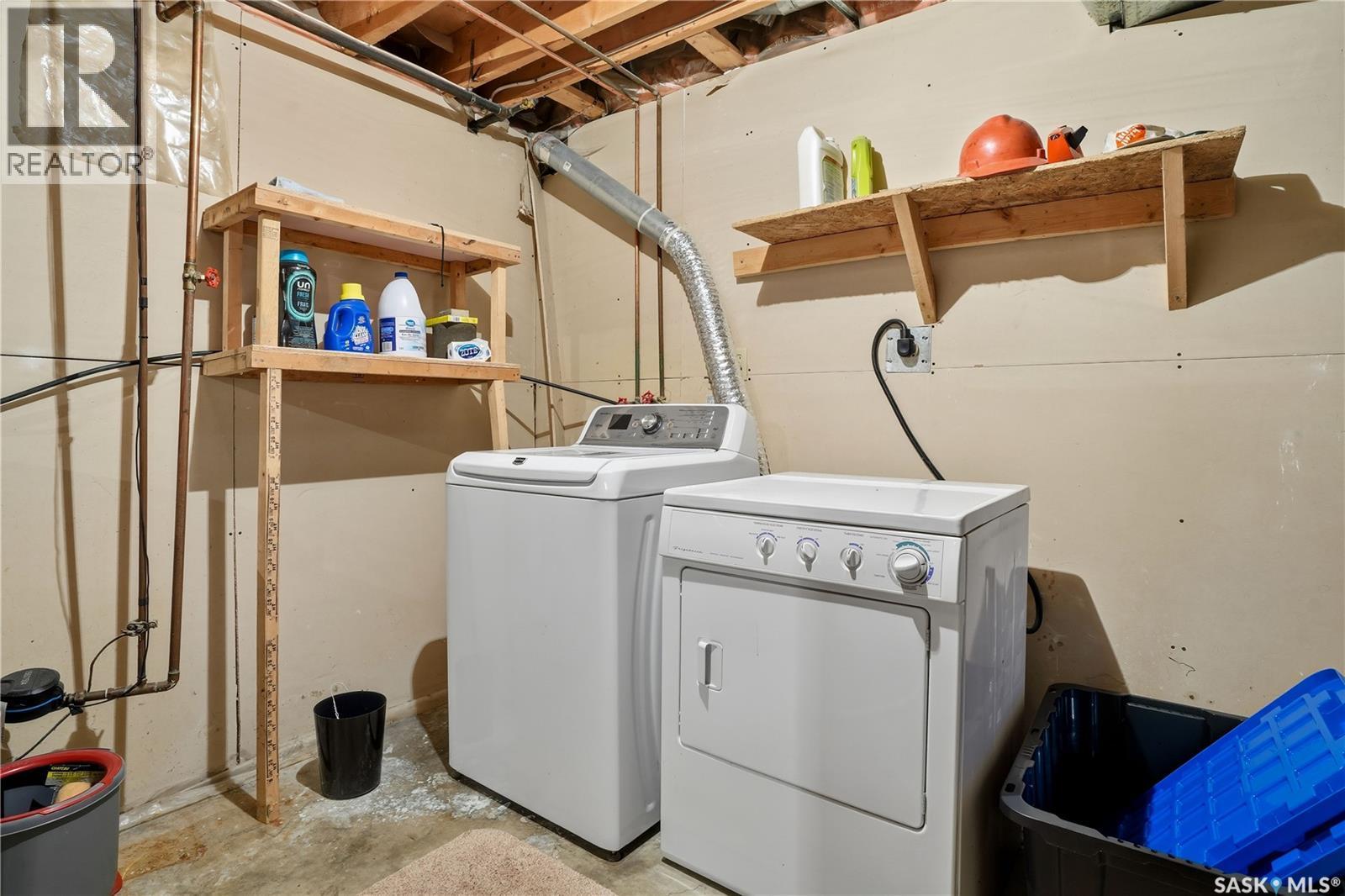 1122 Ferguson Crescent, Regina, SK - Indoor Photo Showing Laundry Room