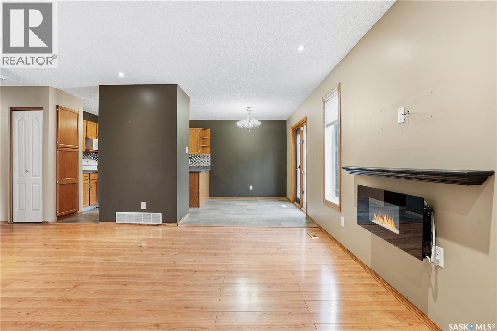 1122 Ferguson Crescent, Regina, SK - Indoor With Fireplace