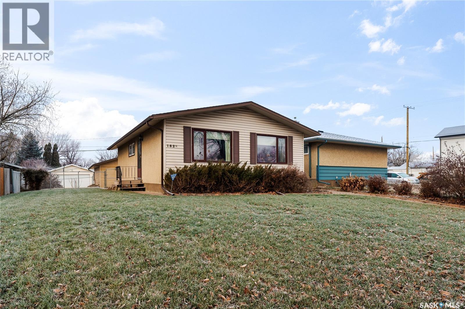 182 Scarth Street N, Regina, SK - Outdoor