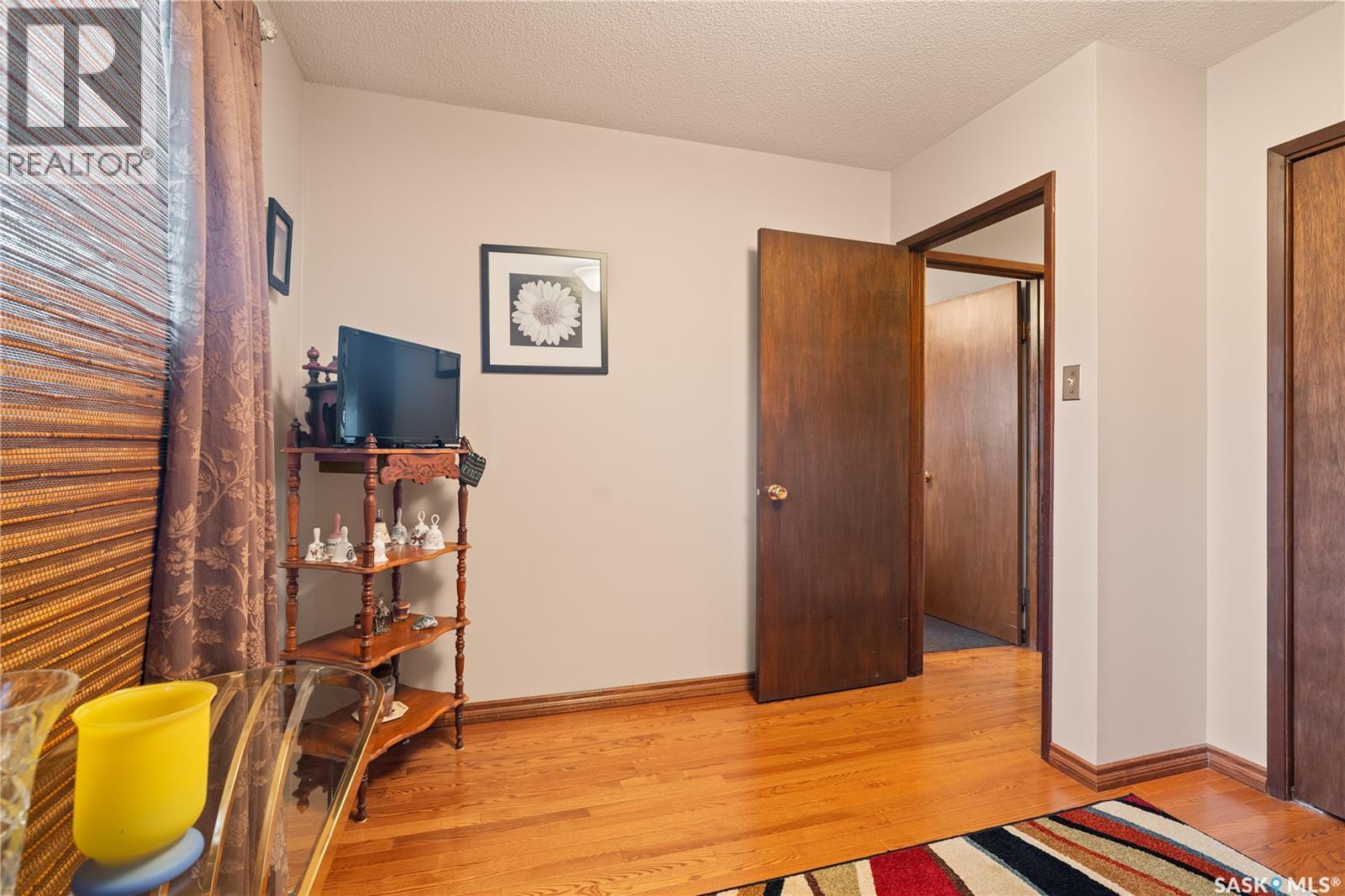 182 Scarth Street N, Regina, SK - Indoor