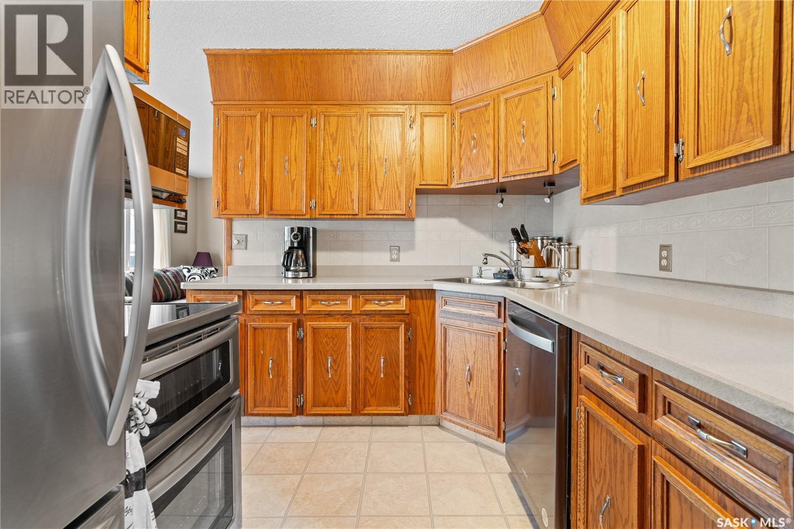 182 Scarth Street N, Regina, SK - Indoor Photo Showing Kitchen