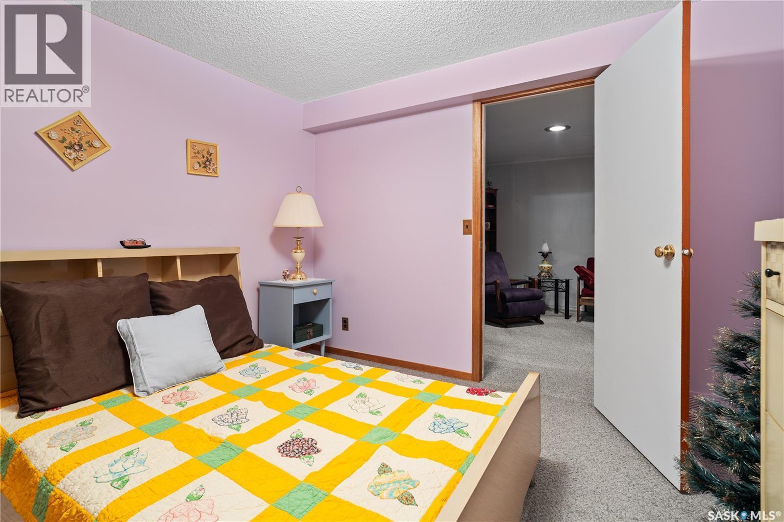 182 Scarth Street N, Regina, SK - Indoor Photo Showing Bedroom