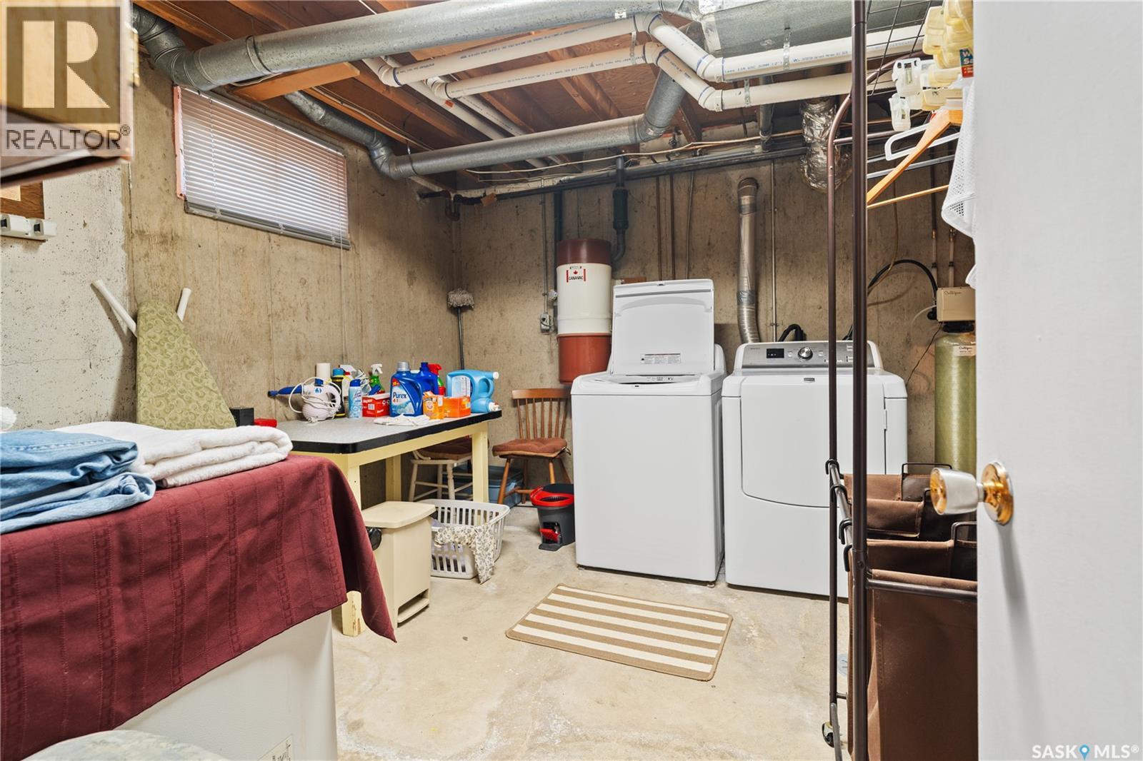 182 Scarth Street N, Regina, SK - Indoor Photo Showing Laundry Room
