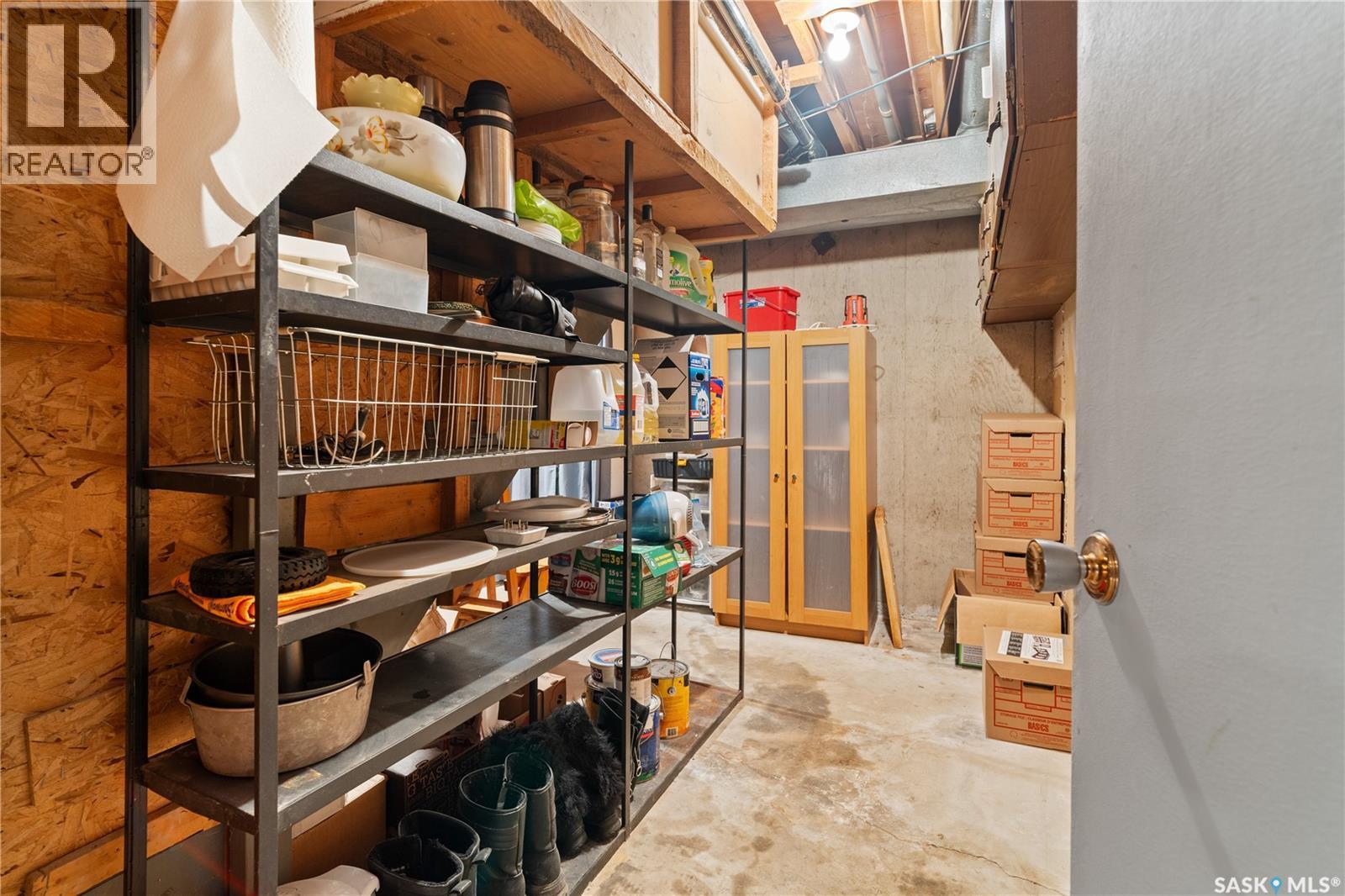 182 Scarth Street N, Regina, SK - Indoor