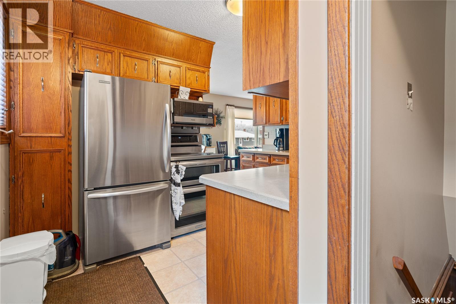 182 Scarth Street N, Regina, SK - Indoor Photo Showing Kitchen