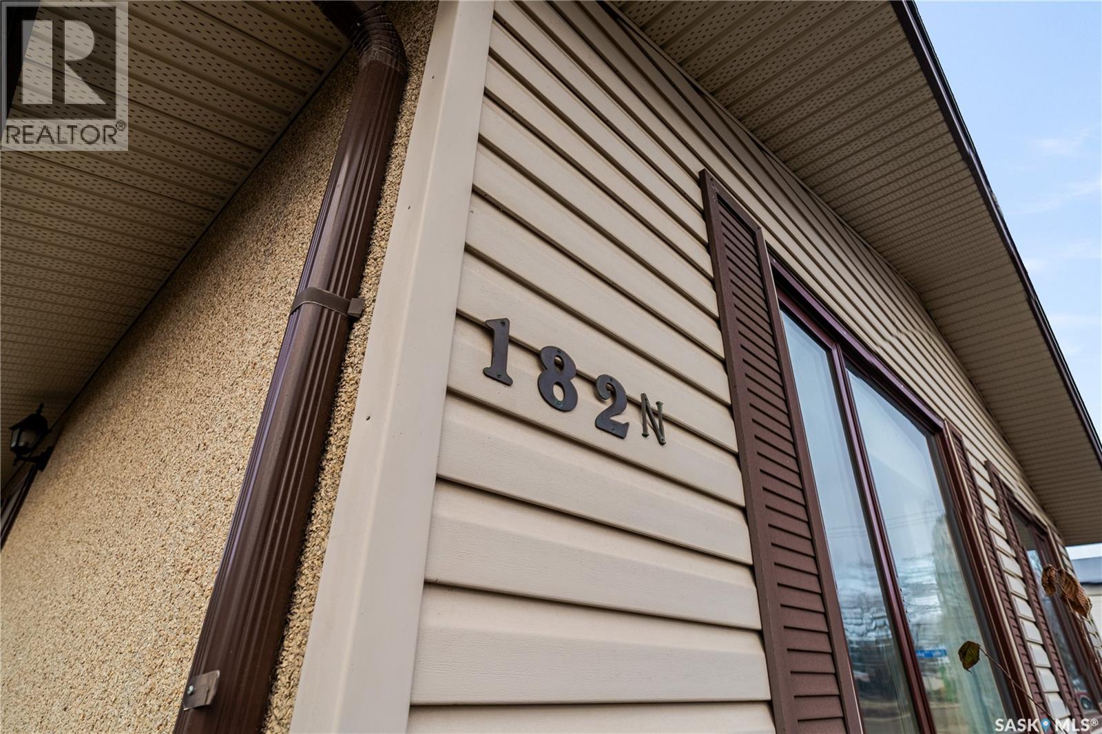 182 Scarth Street N, Regina, SK - Outdoor