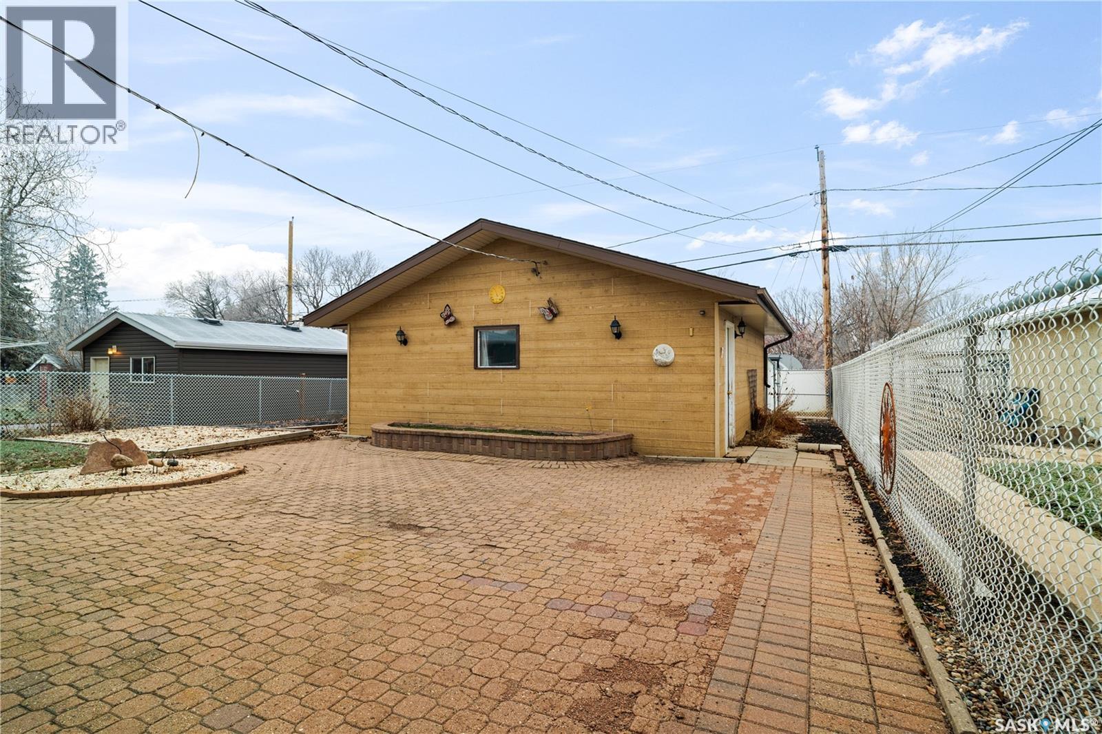 182 Scarth Street N, Regina, SK - Outdoor