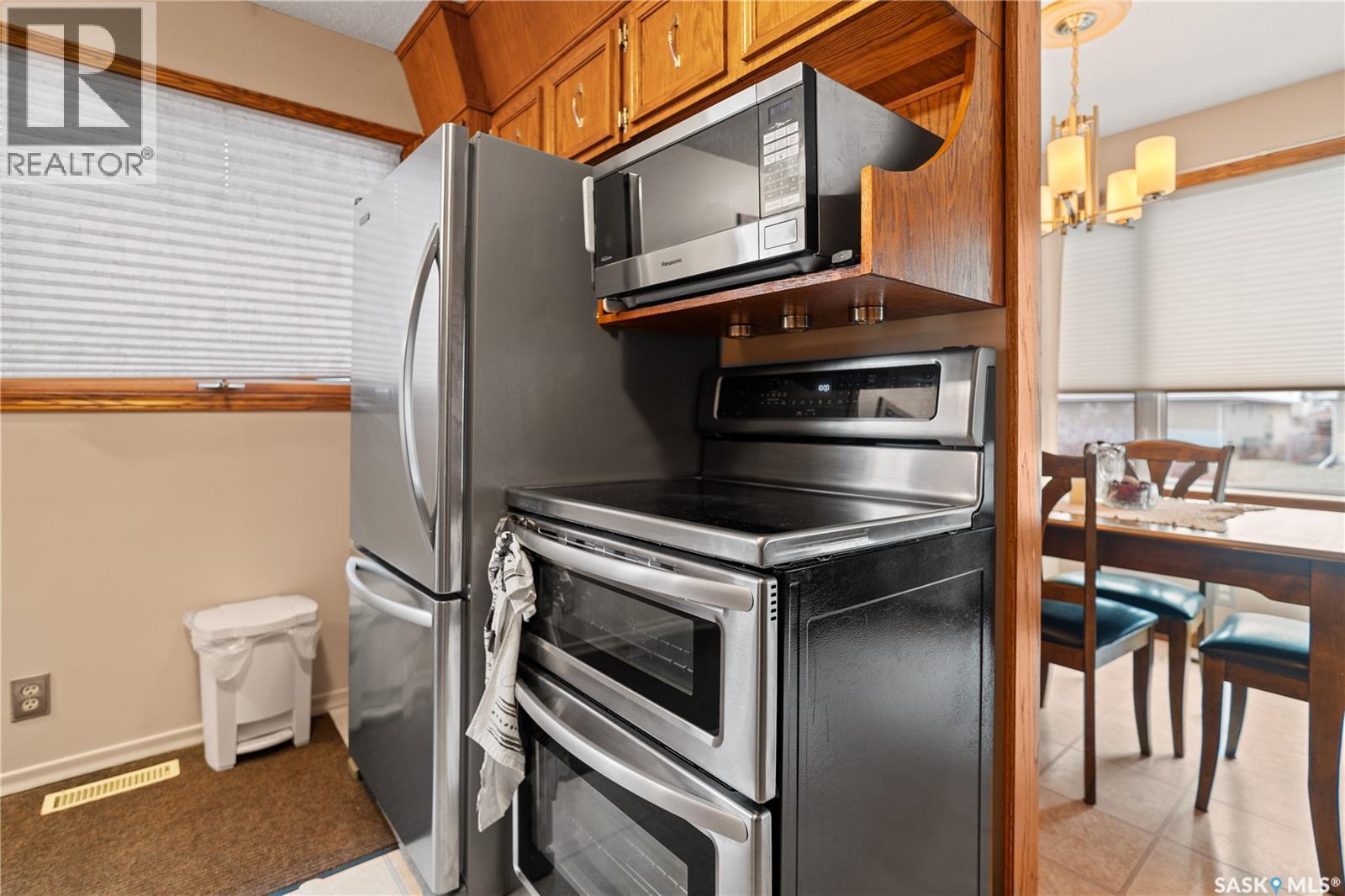 182 Scarth Street N, Regina, SK - Indoor Photo Showing Kitchen