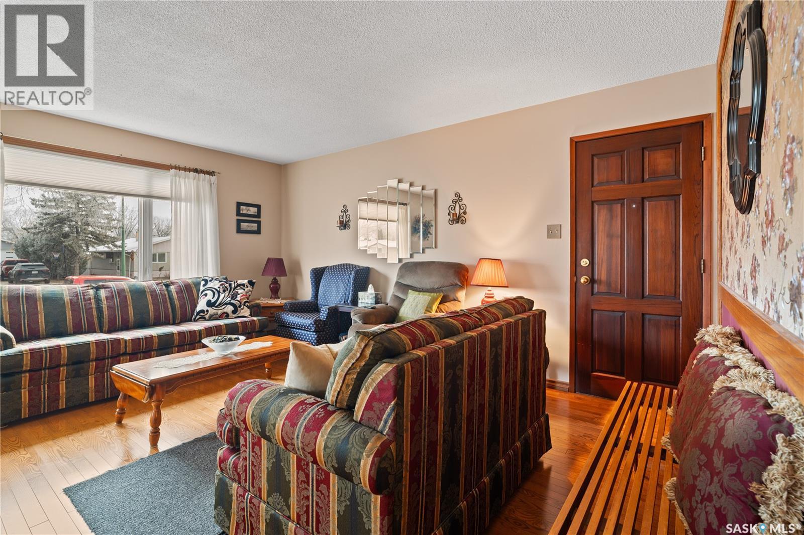 182 Scarth Street N, Regina, SK - Indoor Photo Showing Living Room