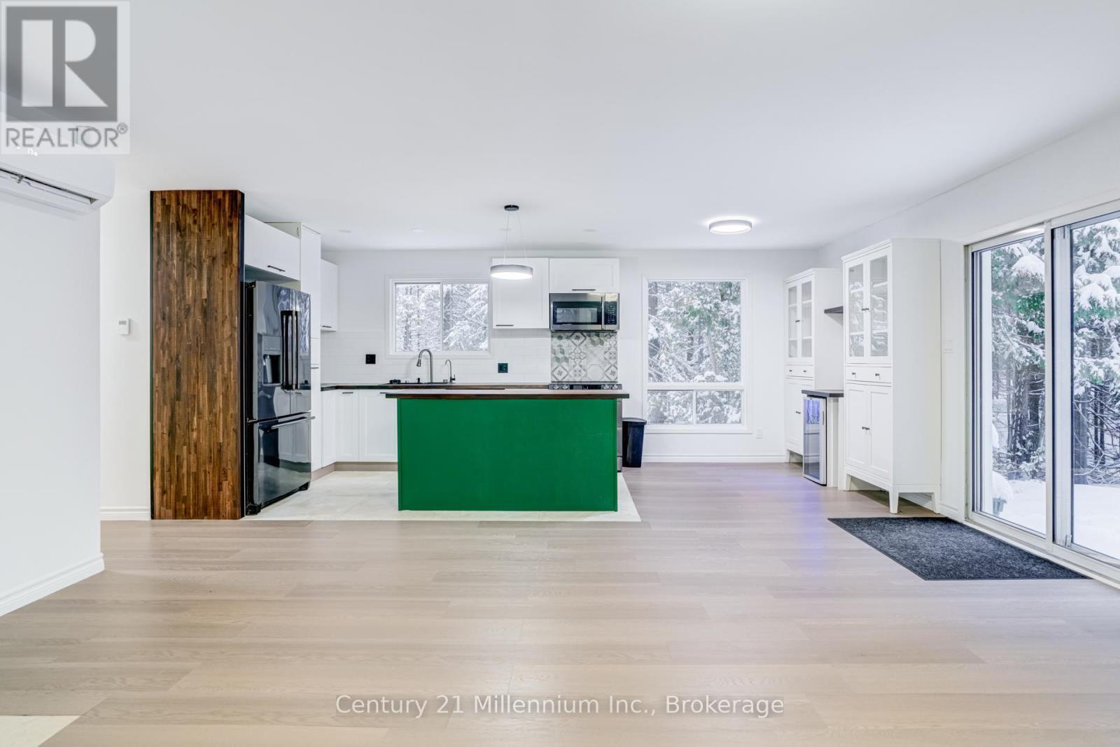 1025 West Road, Northern Bruce Peninsula, ON - Indoor Photo Showing Other Room