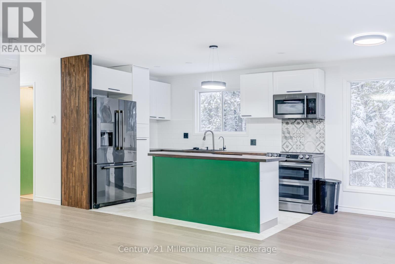 1025 West Road, Northern Bruce Peninsula, ON - Indoor Photo Showing Kitchen With Upgraded Kitchen