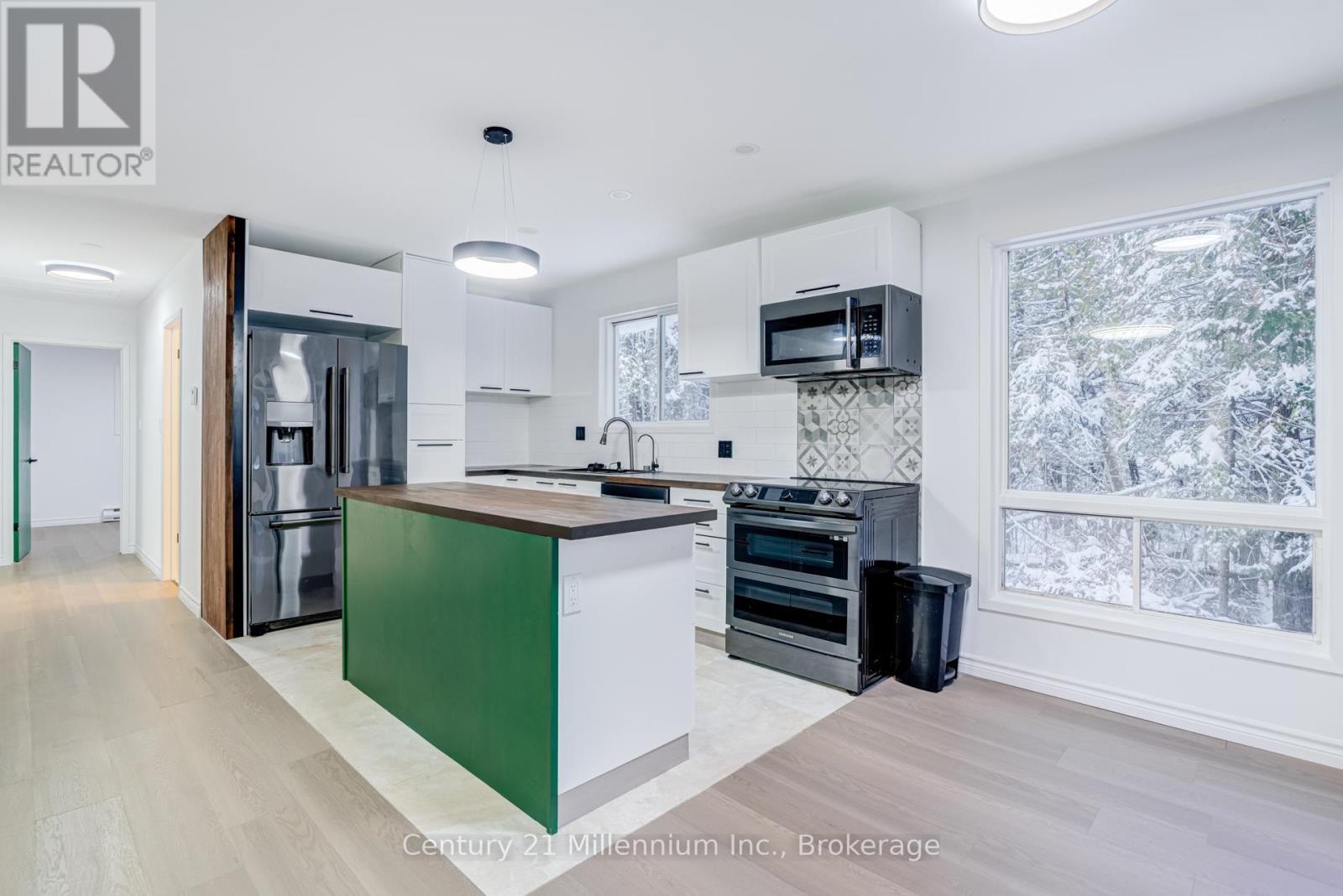 1025 West Road, Northern Bruce Peninsula, ON - Indoor Photo Showing Kitchen With Upgraded Kitchen