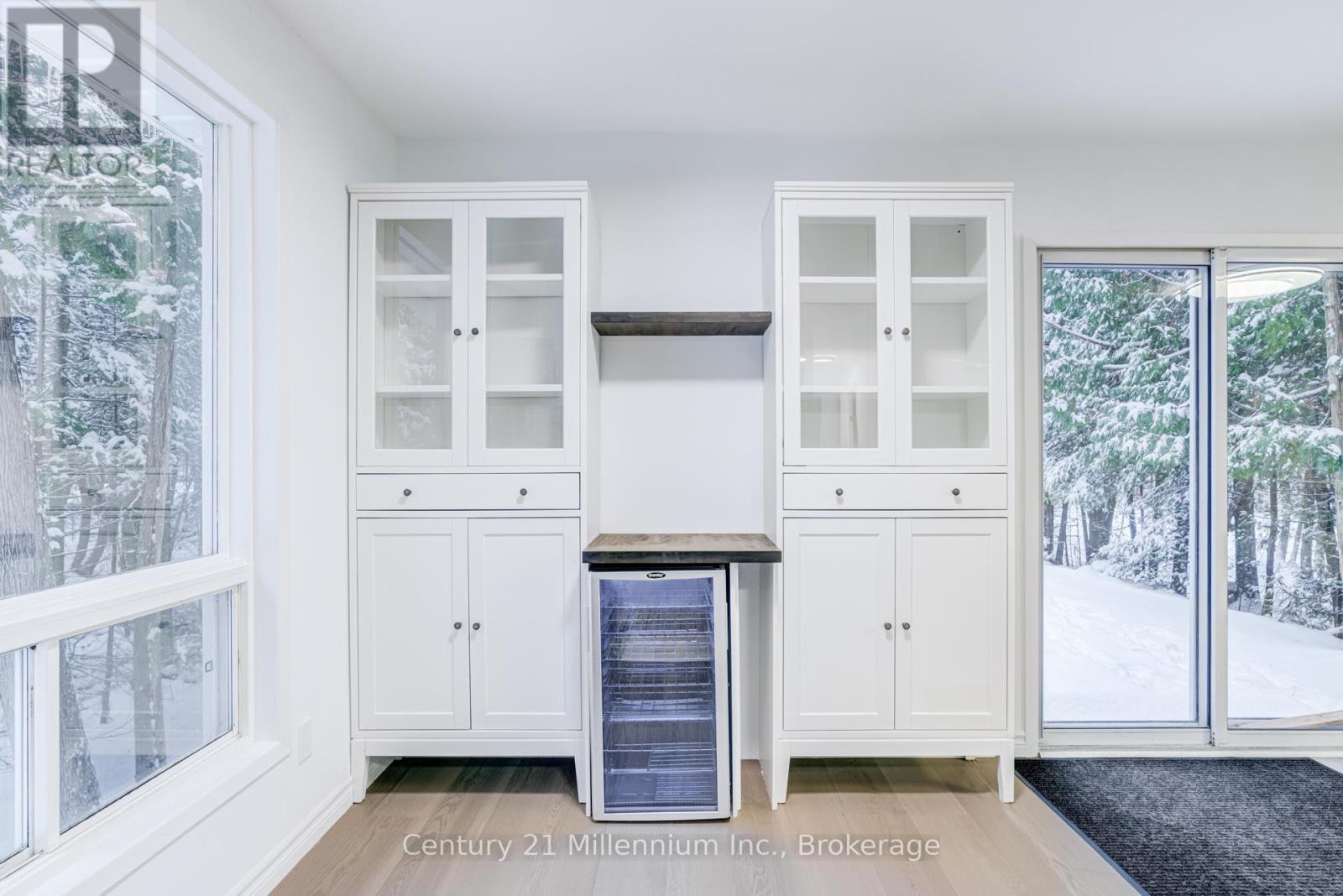 1025 West Road, Northern Bruce Peninsula, ON - Indoor Photo Showing Other Room