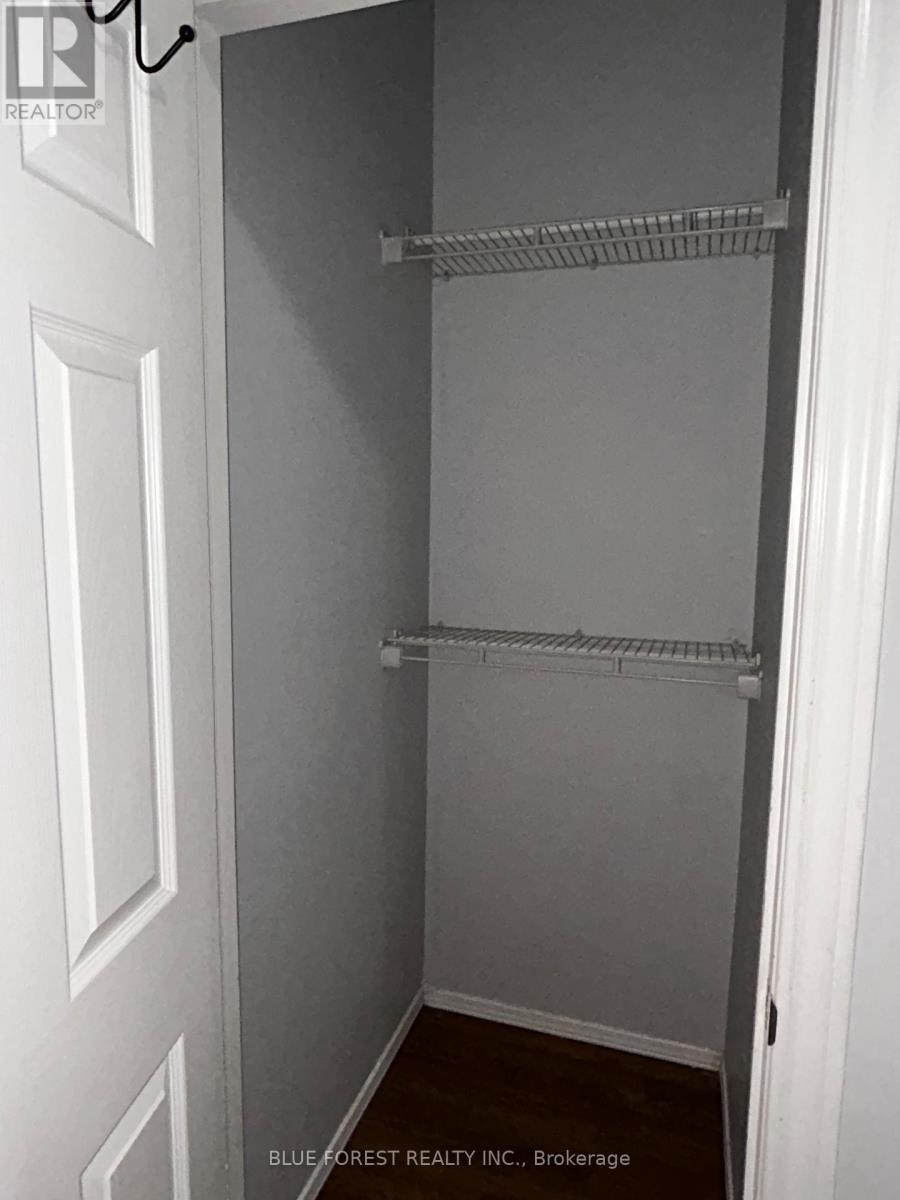 Deep closet - 3 - 1 Waverly Place, London East (East F), ON