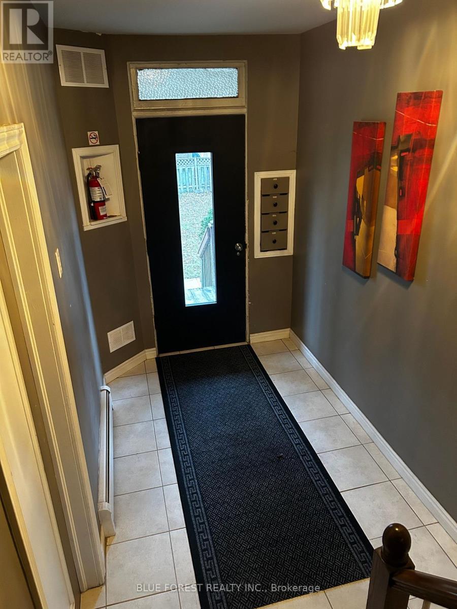 Shared lobby - 3 - 1 Waverly Place, London East (East F), ON