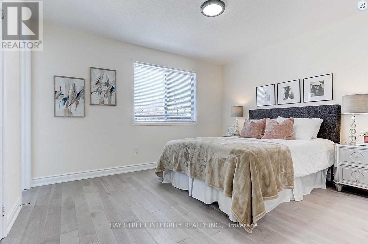 2221 Amberglen Court, Oakville, ON - Indoor Photo Showing Bedroom