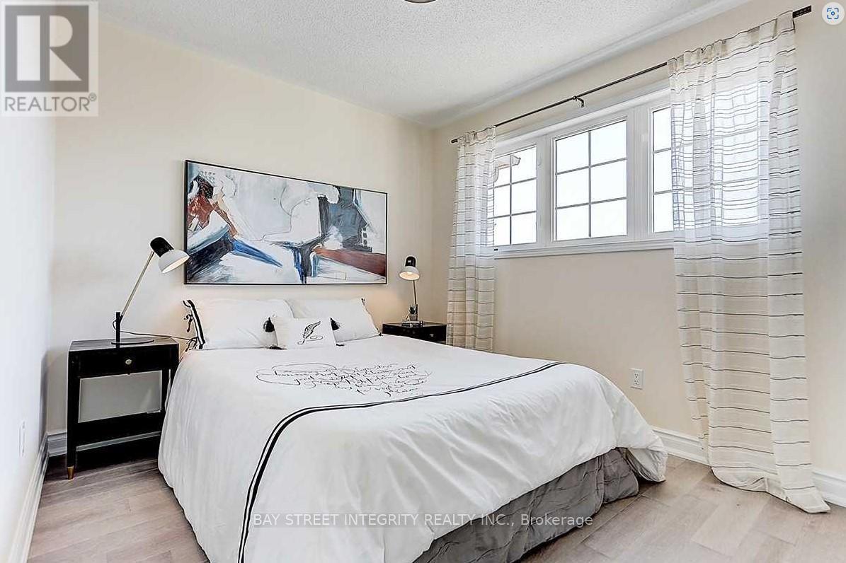 2221 Amberglen Court, Oakville, ON - Indoor Photo Showing Bedroom