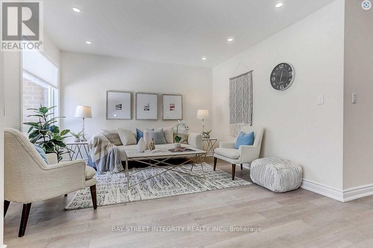 2221 Amberglen Court, Oakville, ON - Indoor Photo Showing Living Room