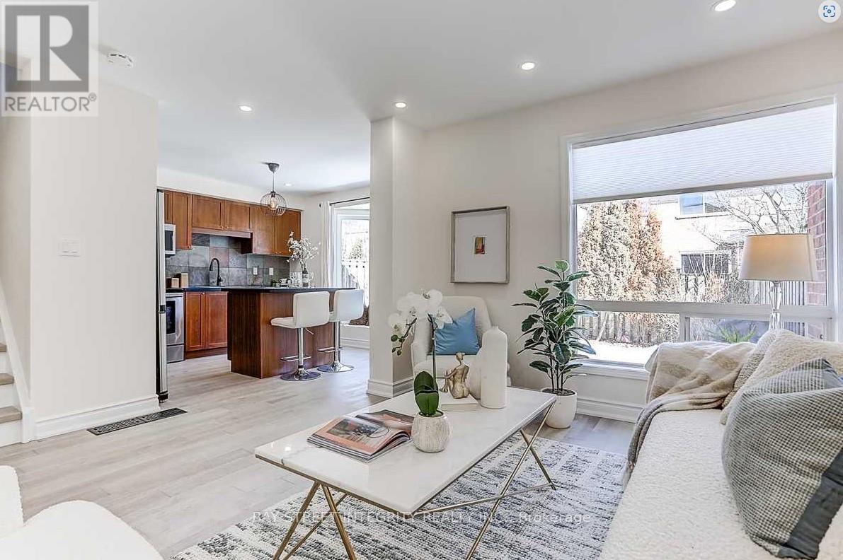 2221 Amberglen Court, Oakville, ON - Indoor Photo Showing Living Room