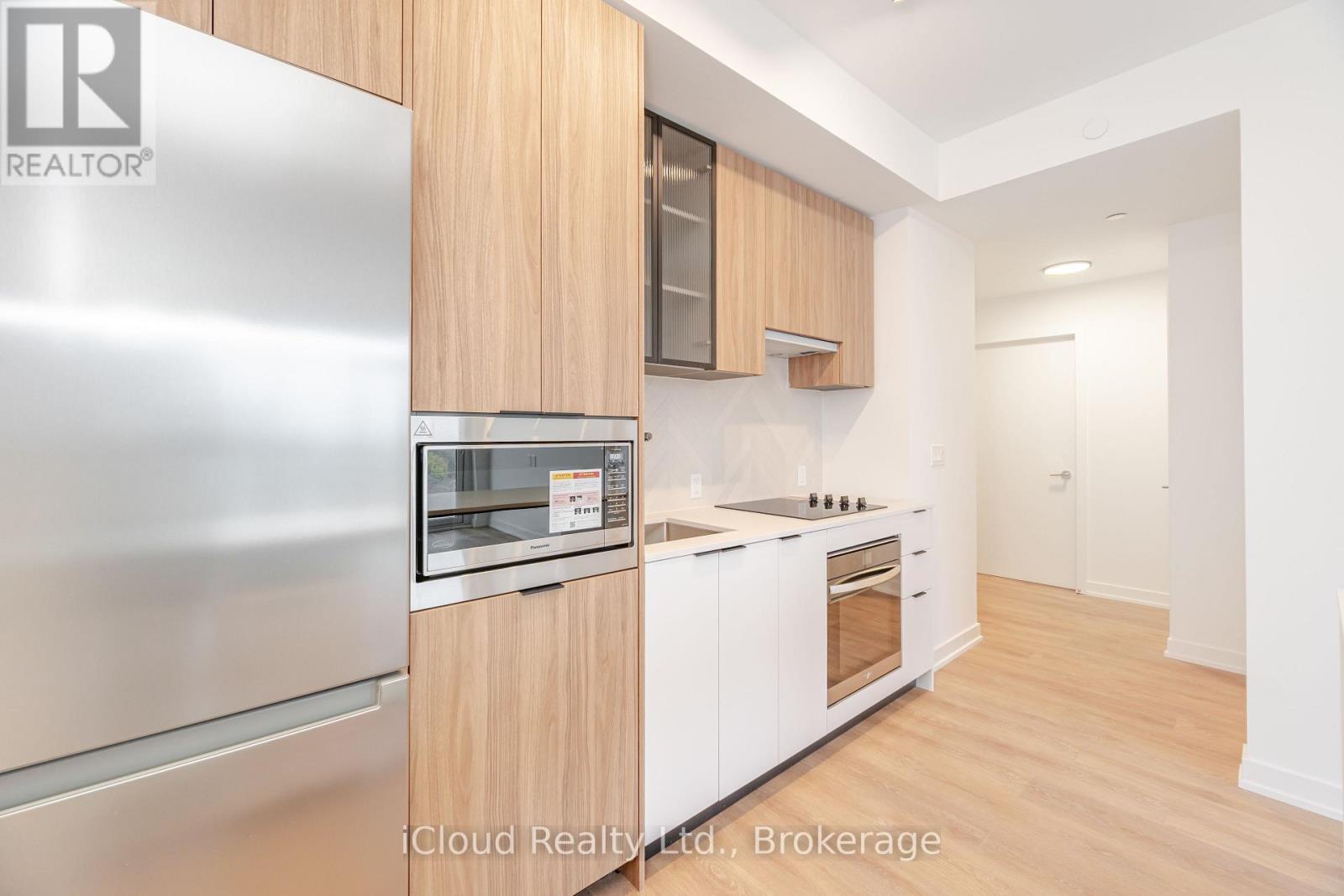 719 - 1037 The Queensway, Toronto, ON - Indoor Photo Showing Kitchen