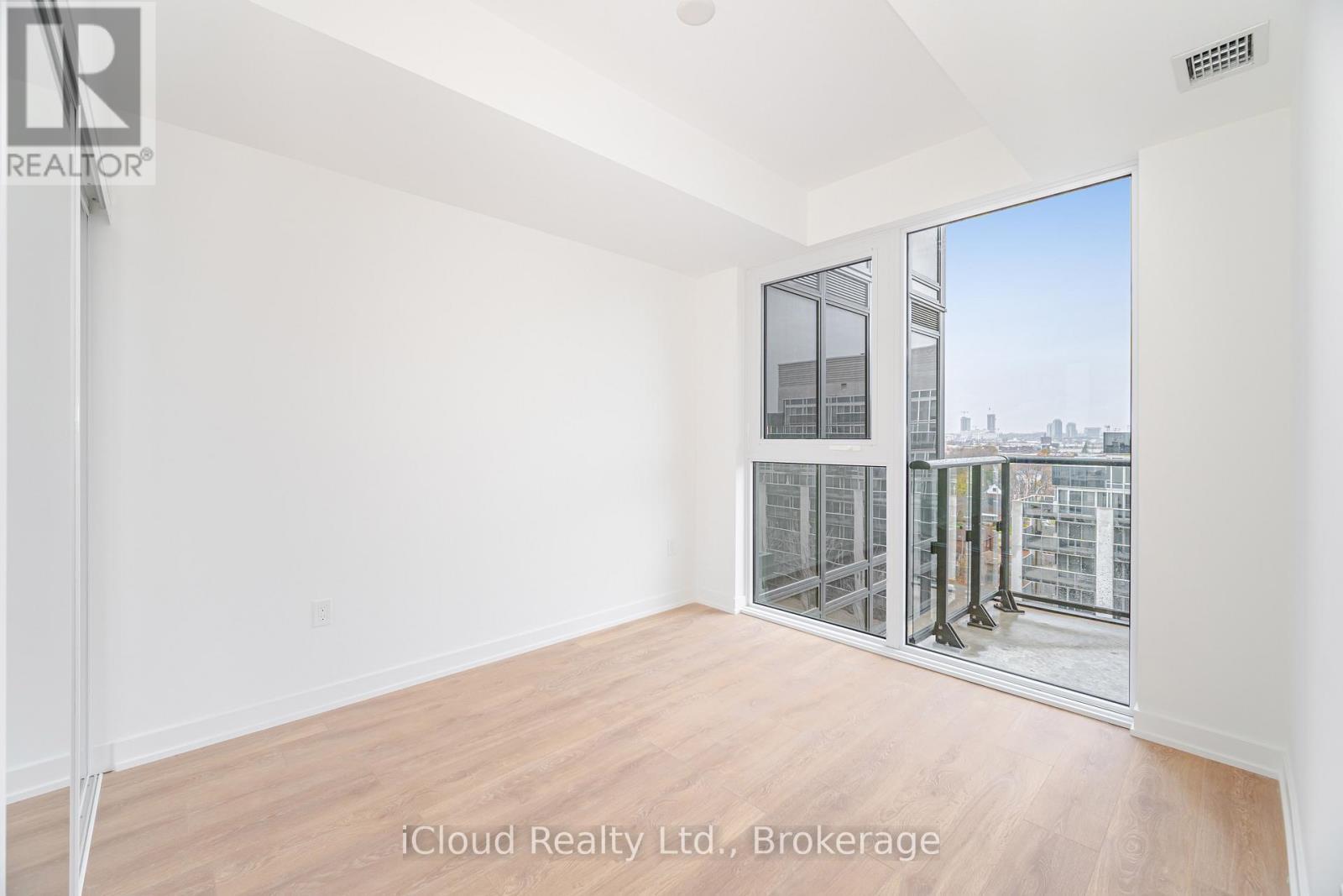 719 - 1037 The Queensway, Toronto, ON - Indoor Photo Showing Other Room