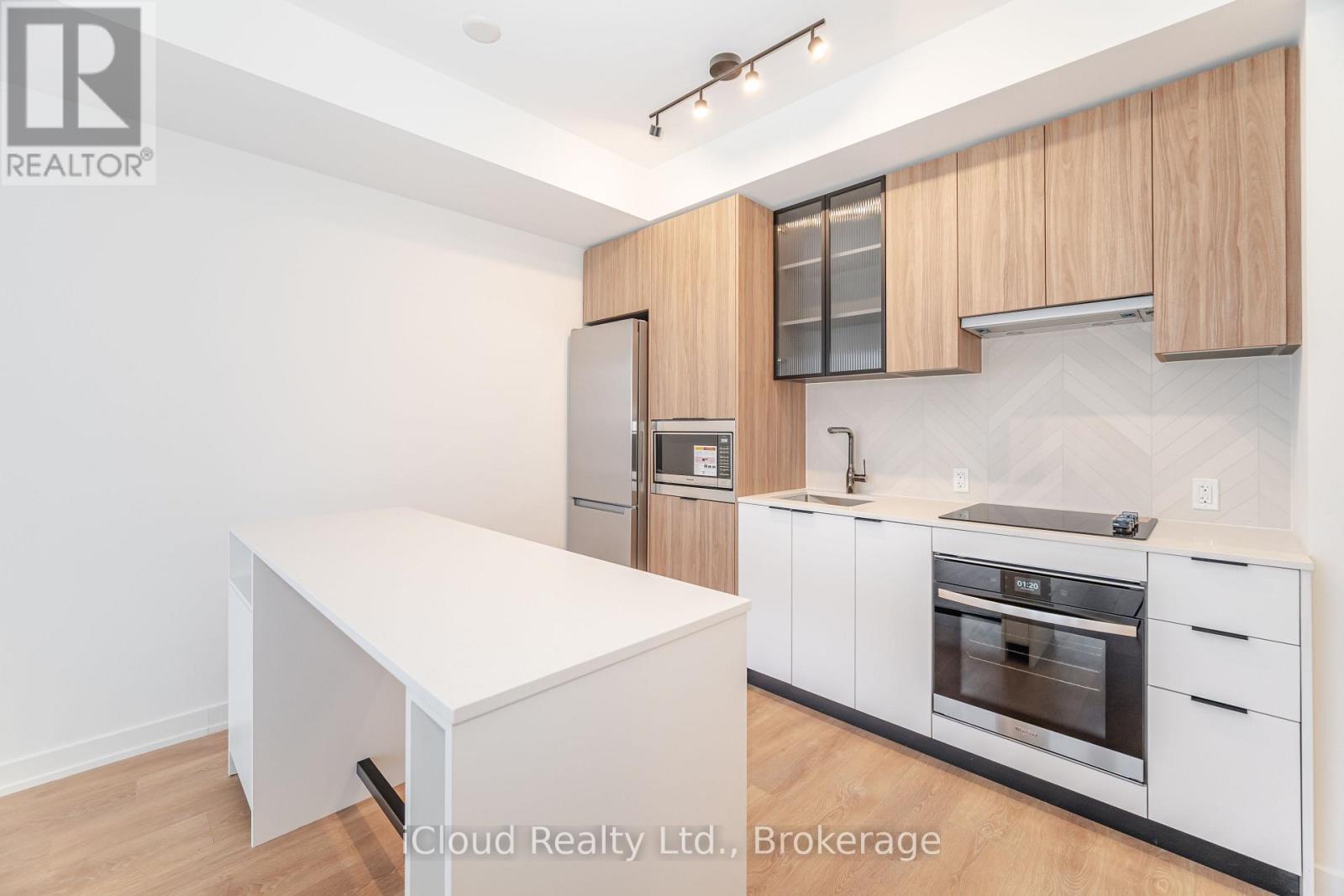 719 - 1037 The Queensway, Toronto, ON - Indoor Photo Showing Kitchen