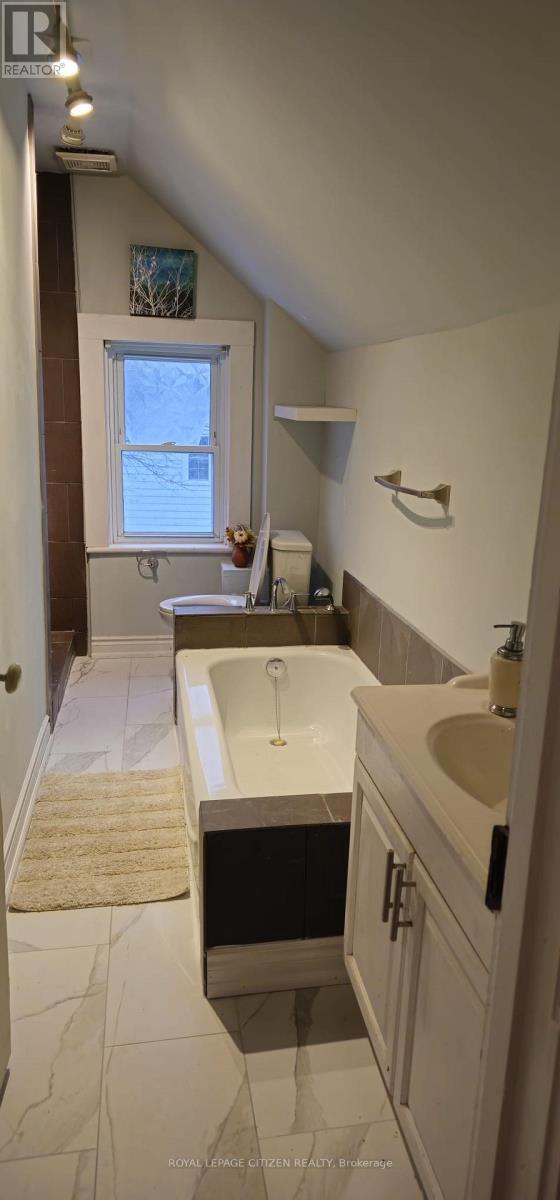 92 Mill Street W, Greater Napanee, ON - Indoor Photo Showing Bathroom