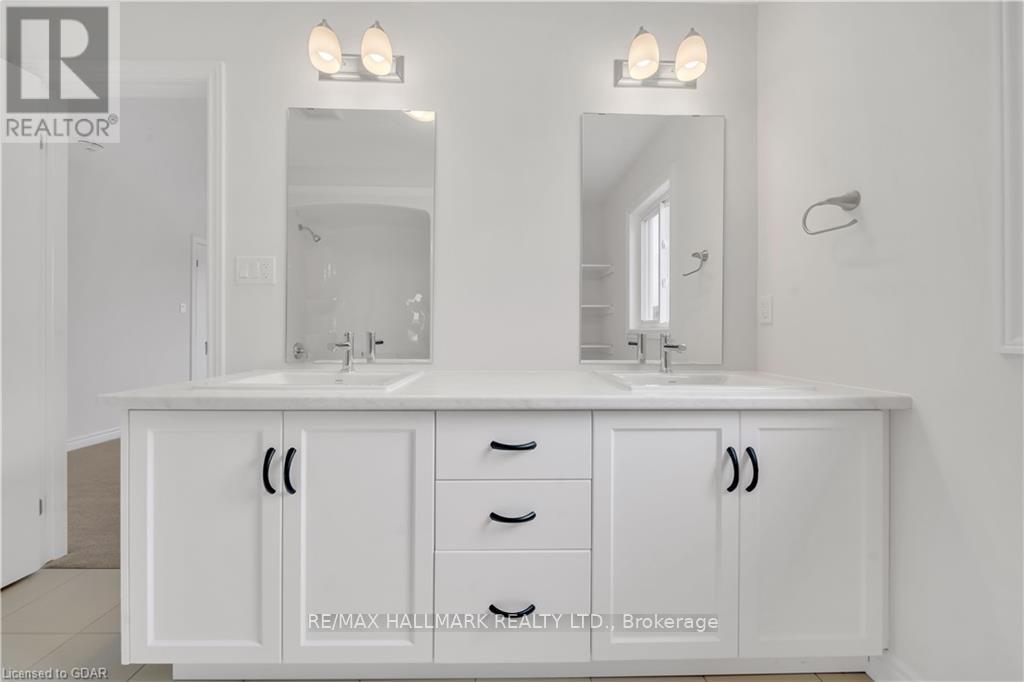 7871 Seabiscuit Drive, Niagara Falls, ON - Indoor Photo Showing Bathroom