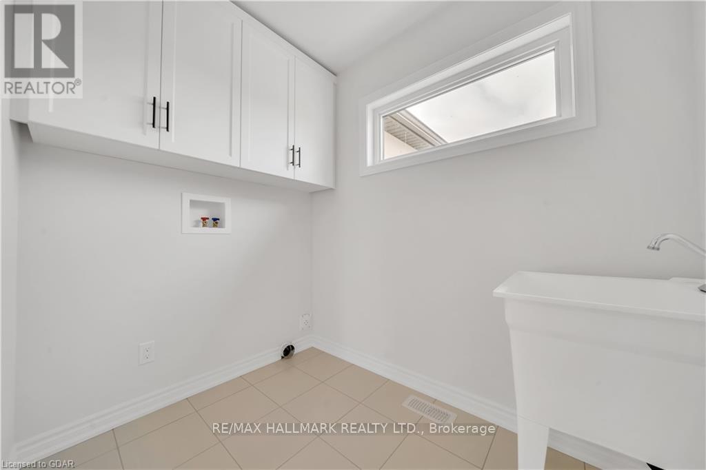 7871 Seabiscuit Drive, Niagara Falls, ON - Indoor Photo Showing Other Room