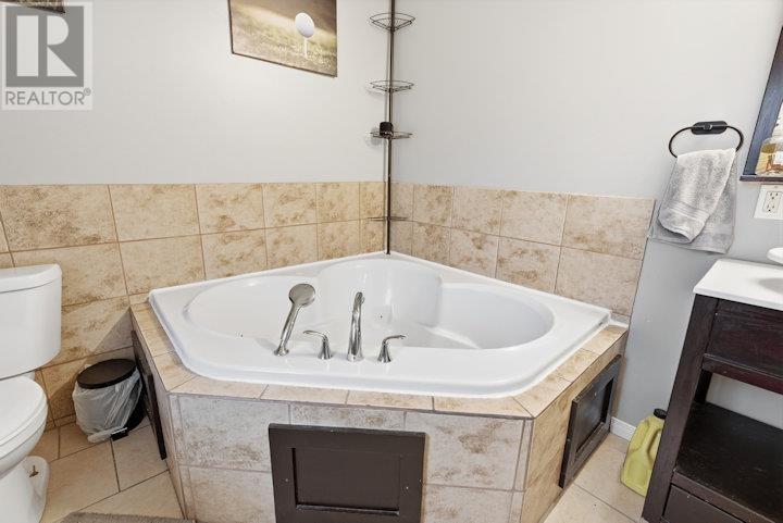 22275 Highway 17, Iron Bridge, ON - Indoor Photo Showing Bathroom