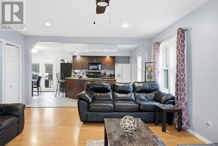 22275 Highway 17, Iron Bridge, ON - Indoor Photo Showing Living Room