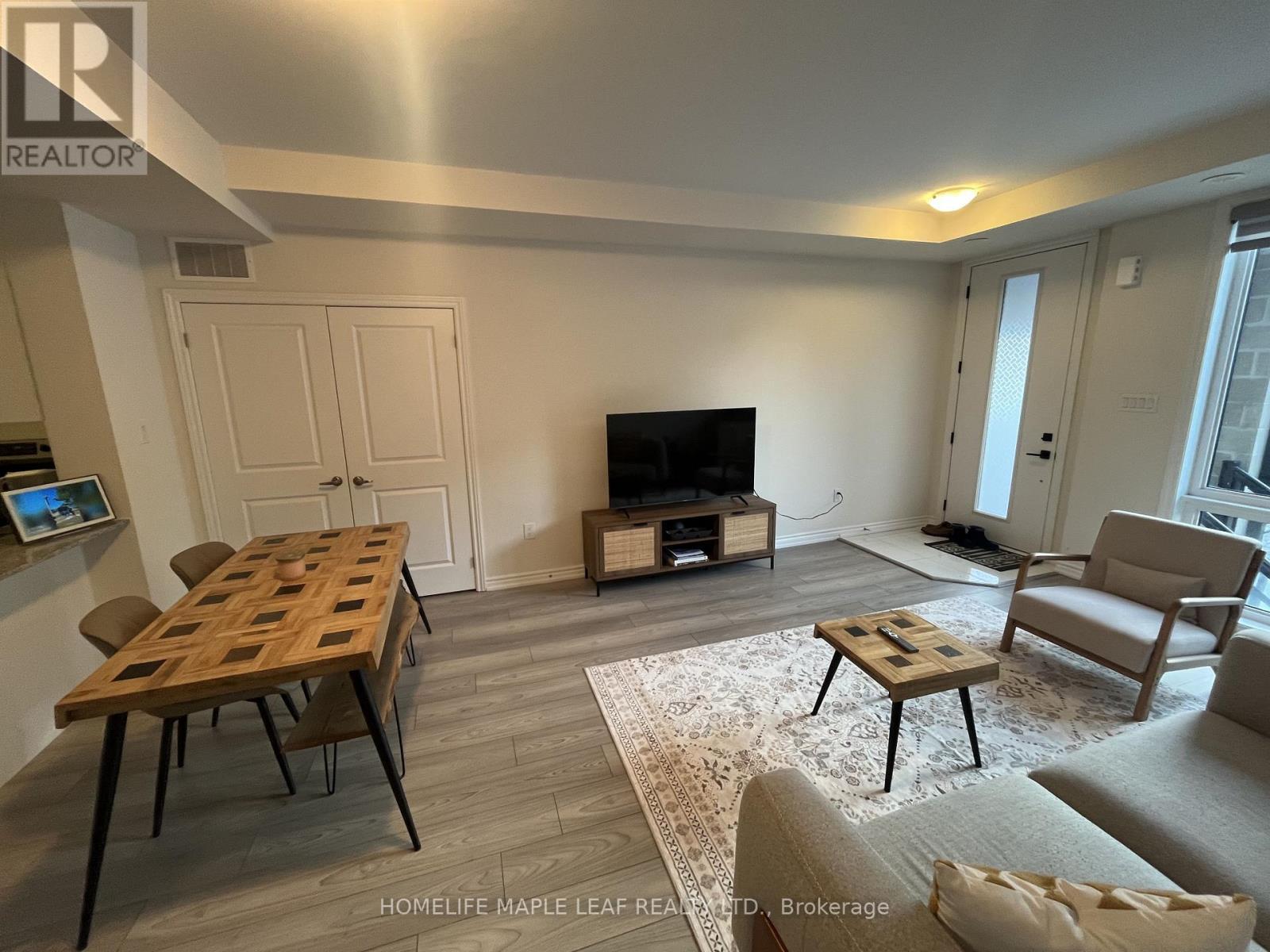 46 - 45 Knotsberry Circle, Brampton, ON - Indoor Photo Showing Living Room