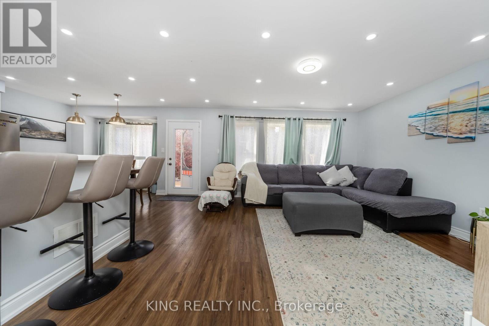 87 Fletcher Circle, Cambridge, ON - Indoor Photo Showing Living Room