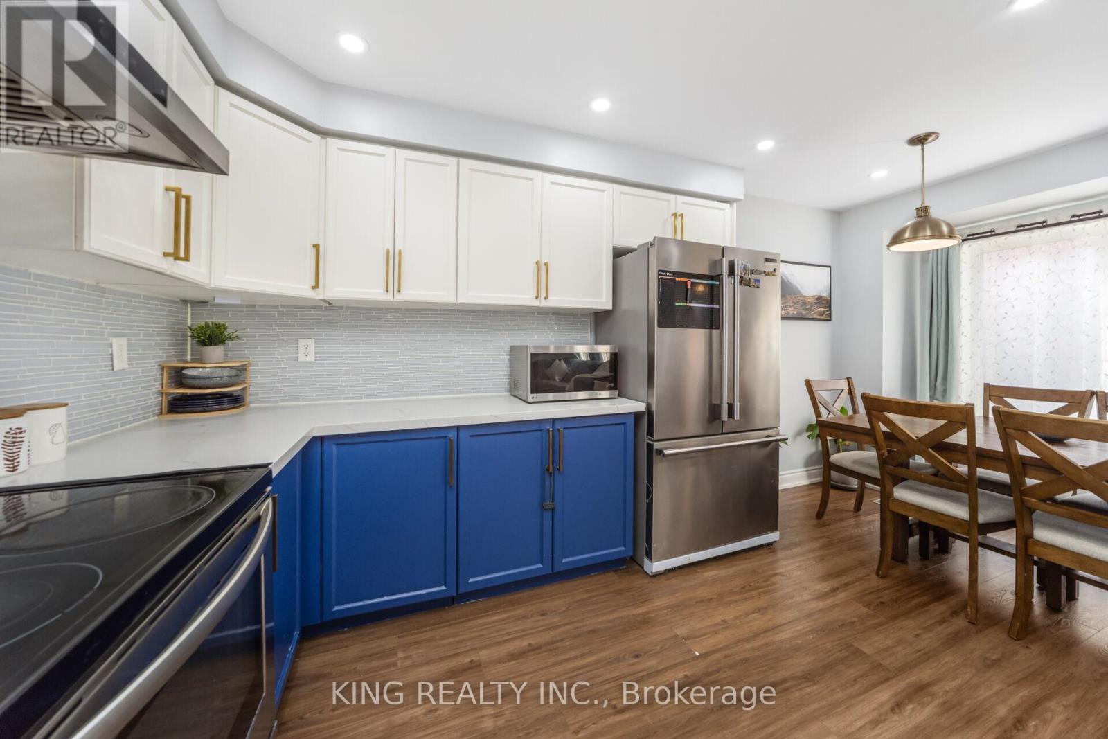 87 Fletcher Circle, Cambridge, ON - Indoor Photo Showing Kitchen With Upgraded Kitchen