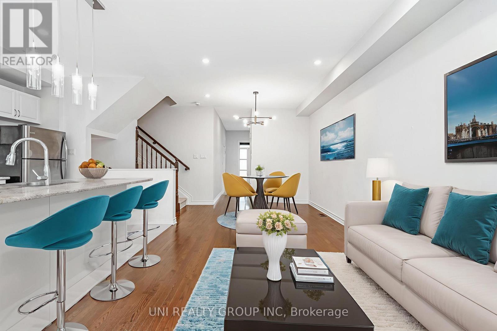 715 Decoeur Drive, Ottawa, ON - Indoor Photo Showing Living Room