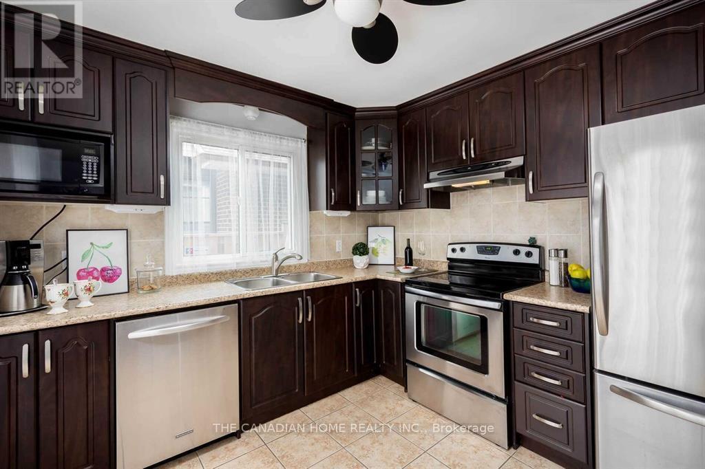17 Claypine Trail, Brampton (Brampton North), ON - Indoor Photo Showing Kitchen With Double Sink