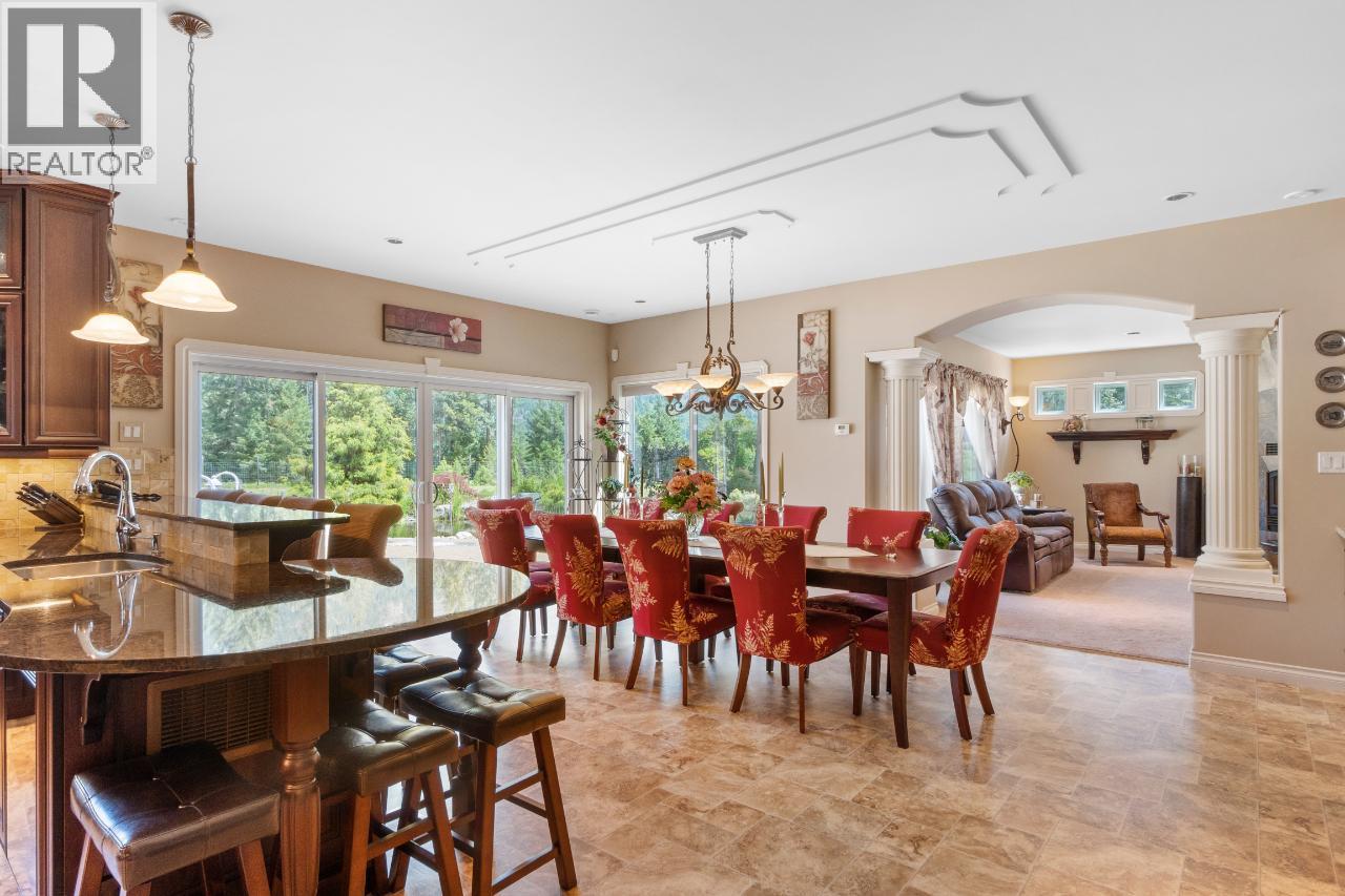 1480 Nighthawk Drive, Castlegar, BC - Indoor Photo Showing Dining Room