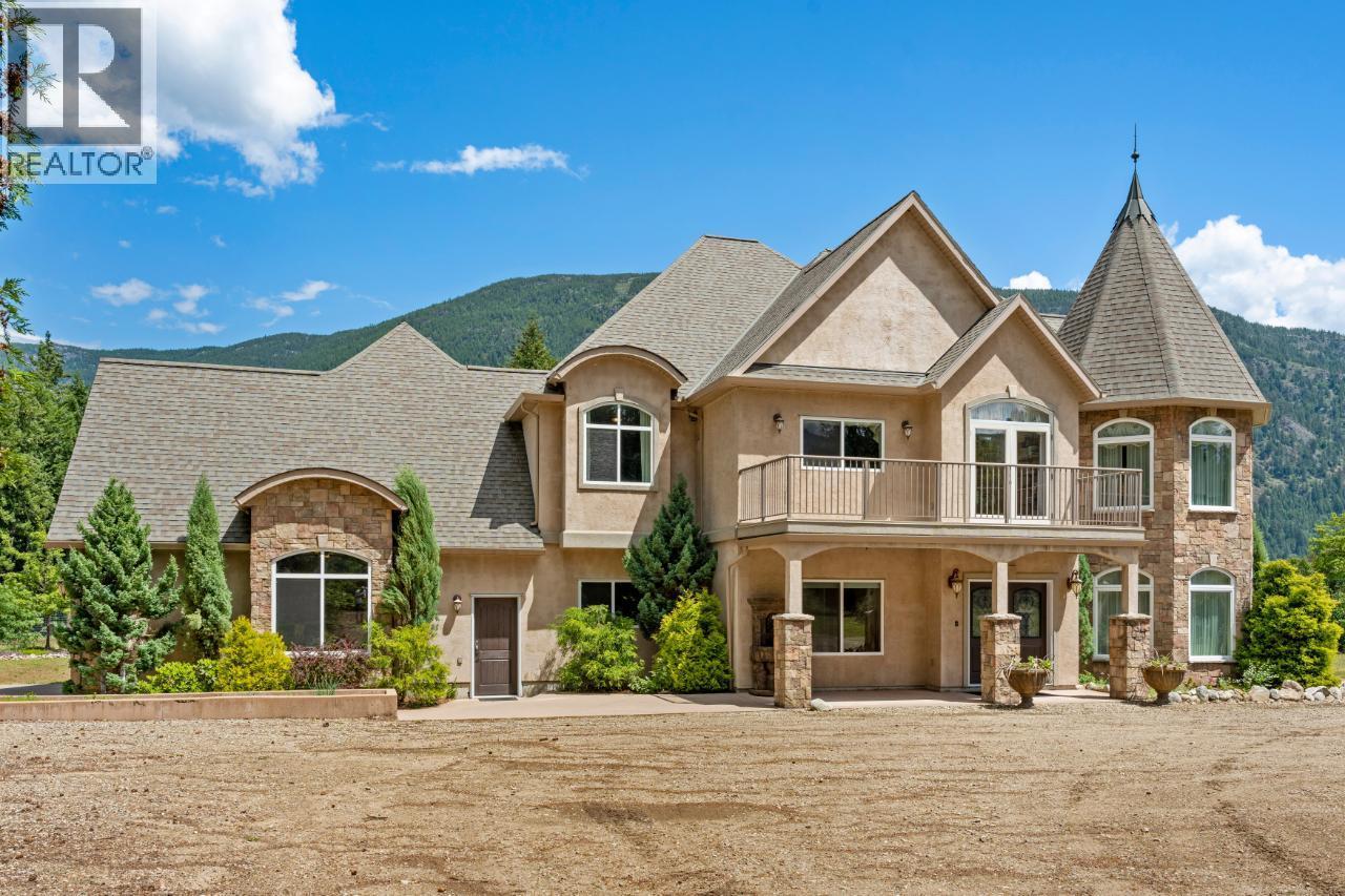 1480 Nighthawk Drive, Castlegar, BC - Outdoor With Facade