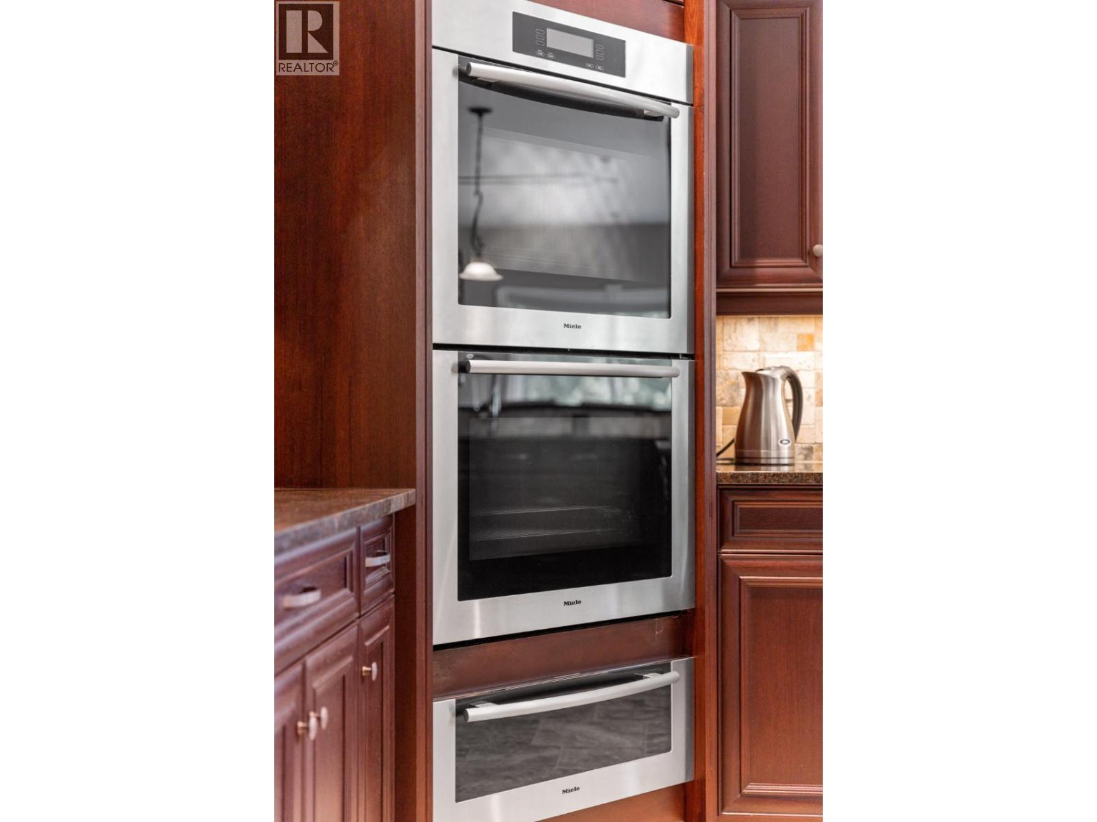 1480 Nighthawk Drive, Castlegar, BC - Indoor Photo Showing Kitchen