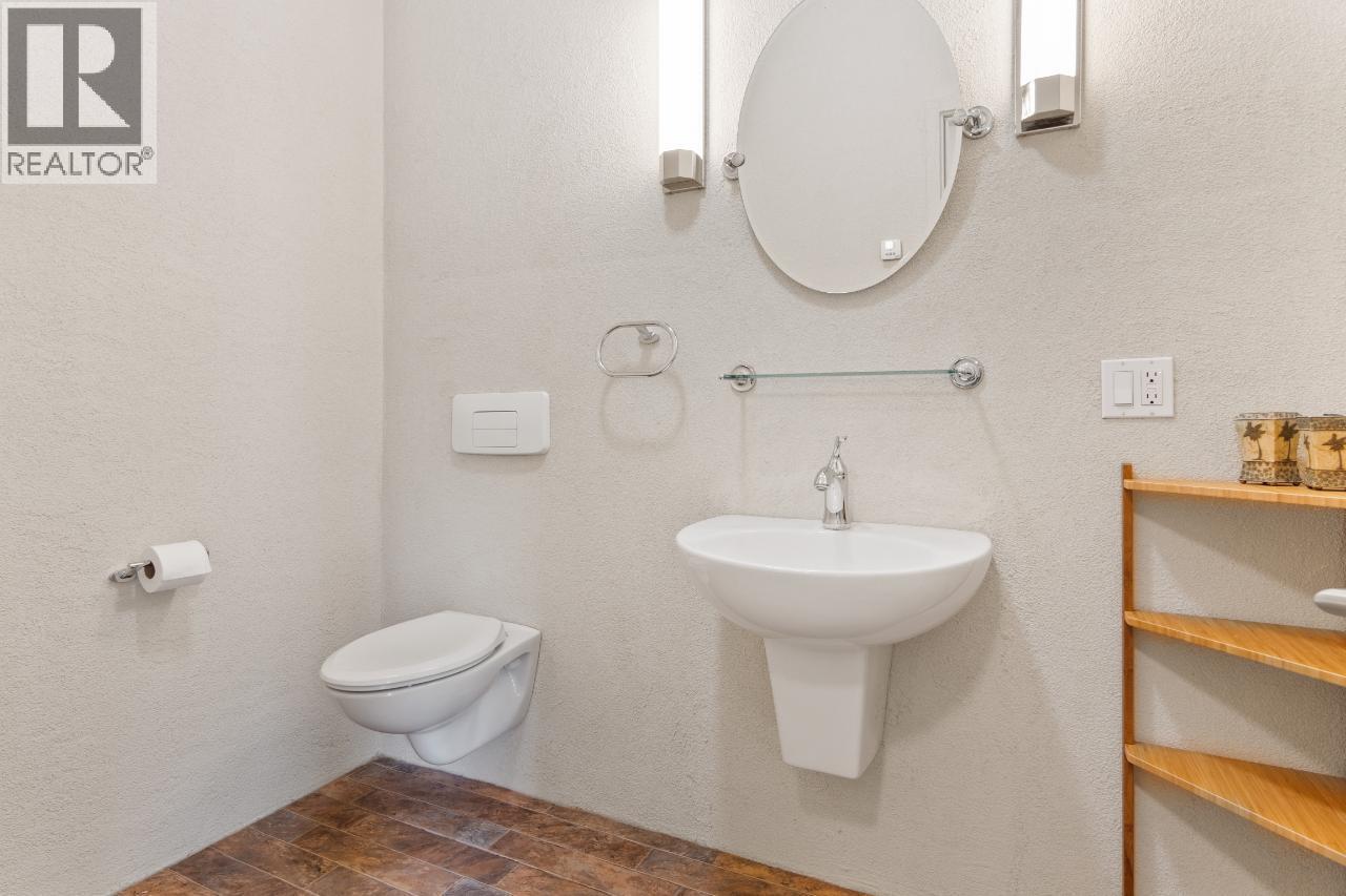 1480 Nighthawk Drive, Castlegar, BC - Indoor Photo Showing Bathroom