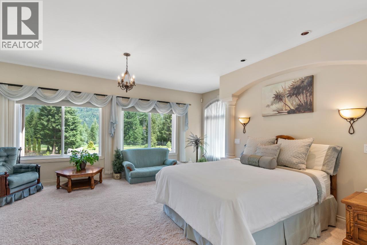 1480 Nighthawk Drive, Castlegar, BC - Indoor Photo Showing Bedroom