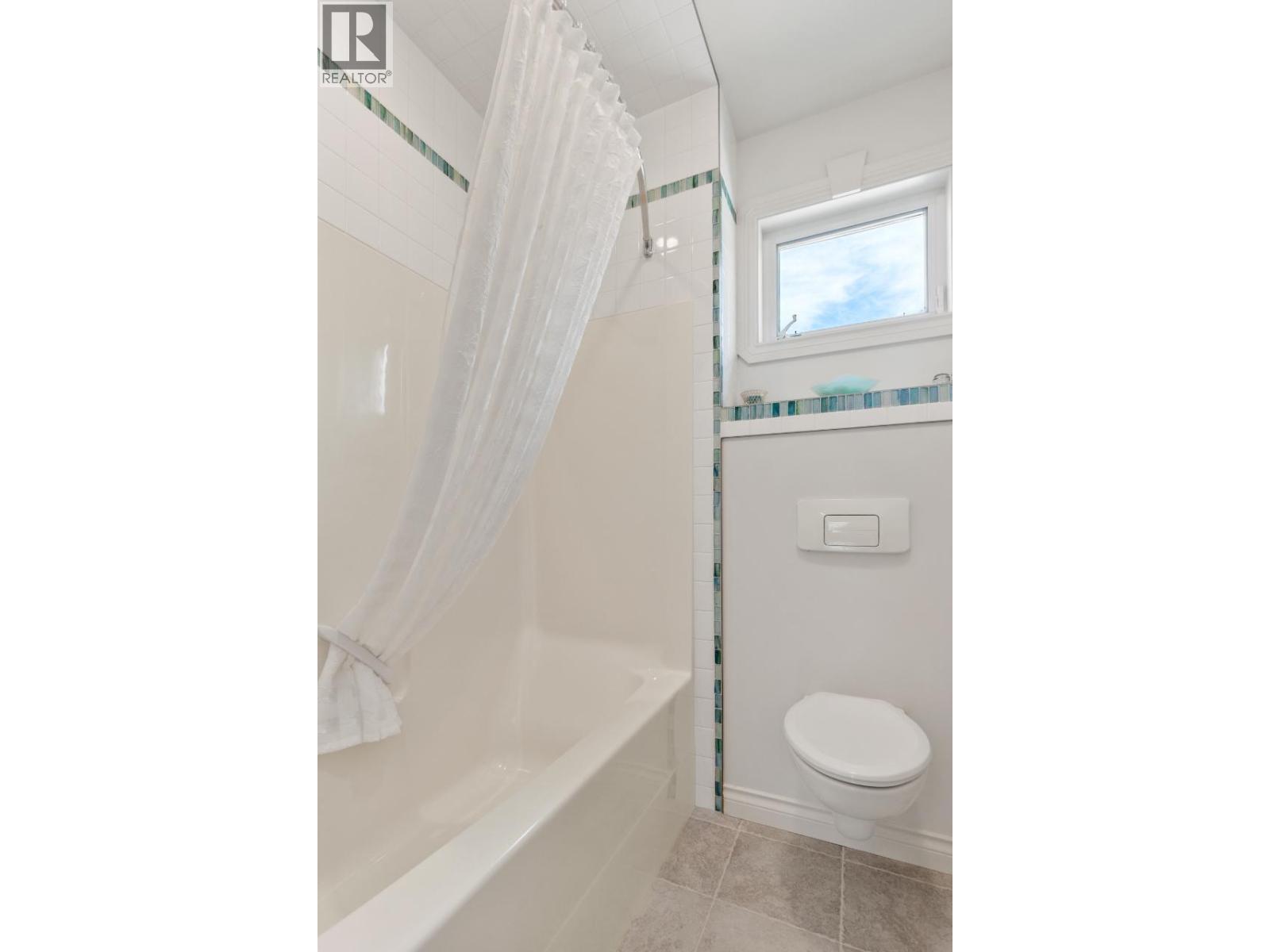 1480 Nighthawk Drive, Castlegar, BC - Indoor Photo Showing Bathroom