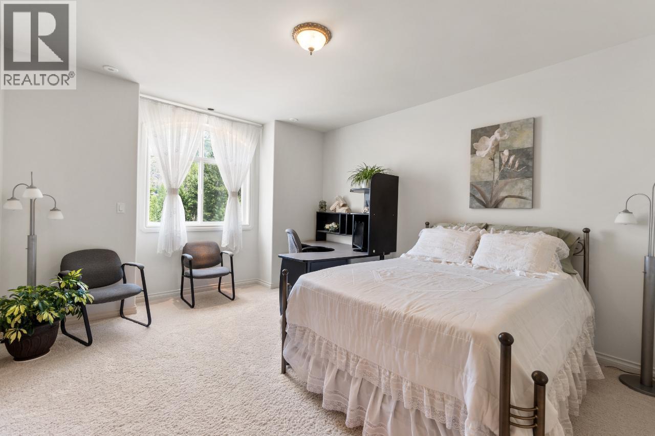 1480 Nighthawk Drive, Castlegar, BC - Indoor Photo Showing Bedroom