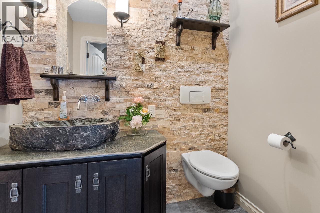 1480 Nighthawk Drive, Castlegar, BC - Indoor Photo Showing Bathroom