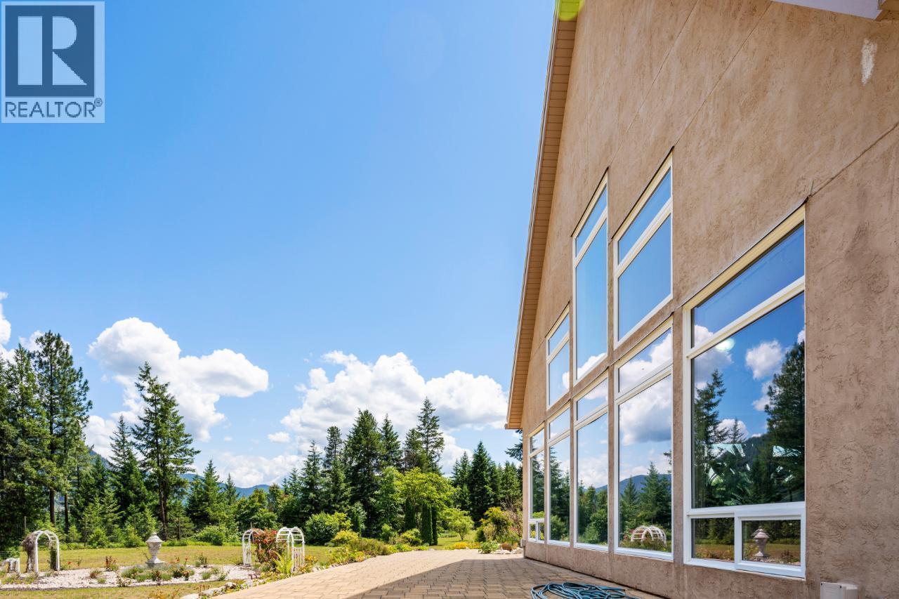 1480 Nighthawk Drive, Castlegar, BC - Outdoor