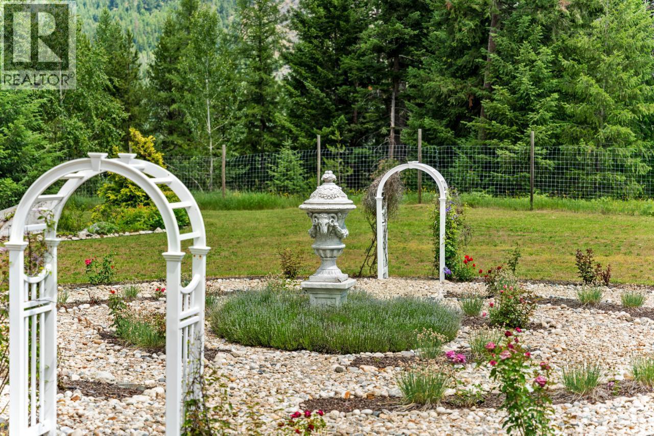 1480 Nighthawk Drive, Castlegar, BC - Outdoor