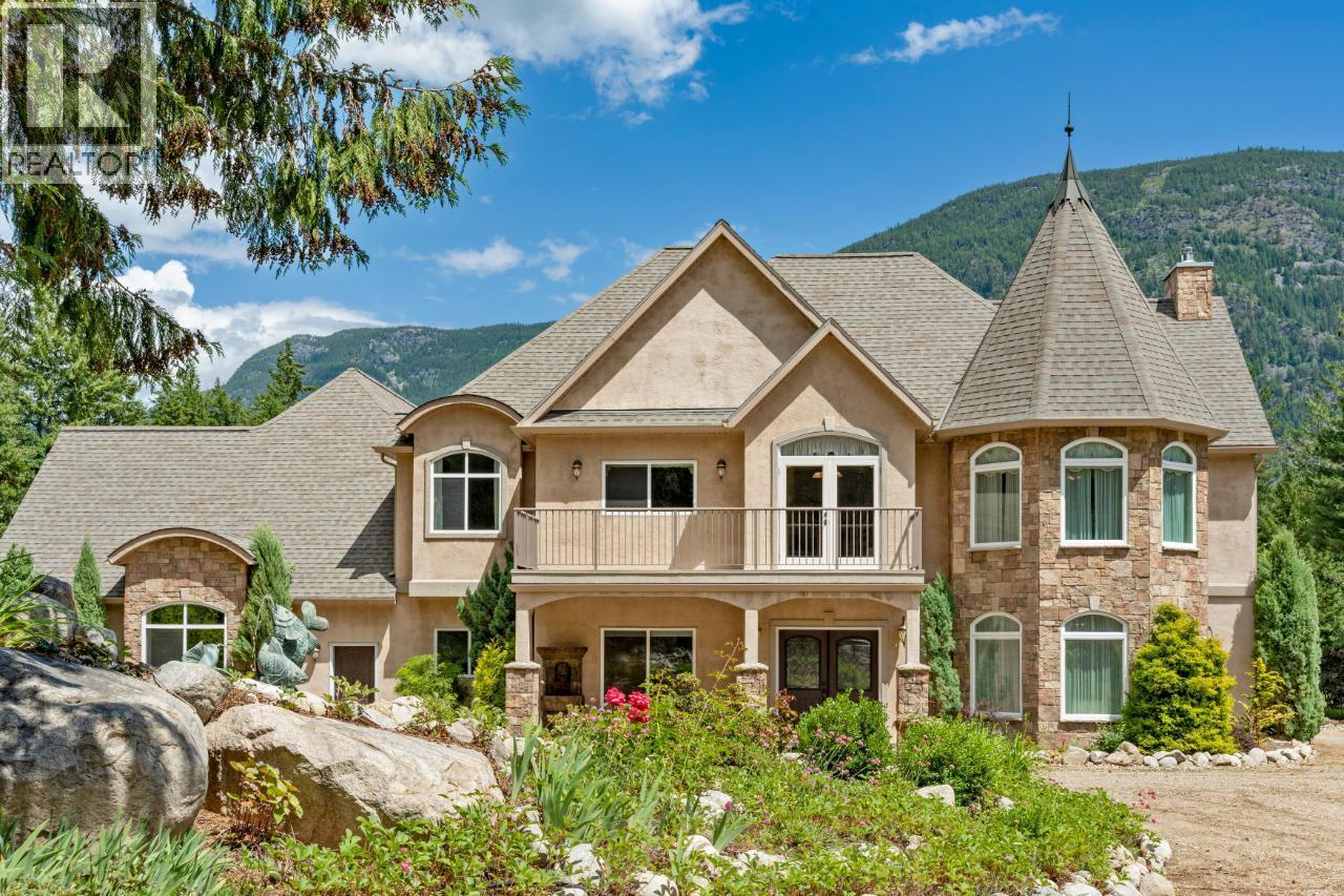 1480 Nighthawk Drive, Castlegar, BC - Outdoor With Facade