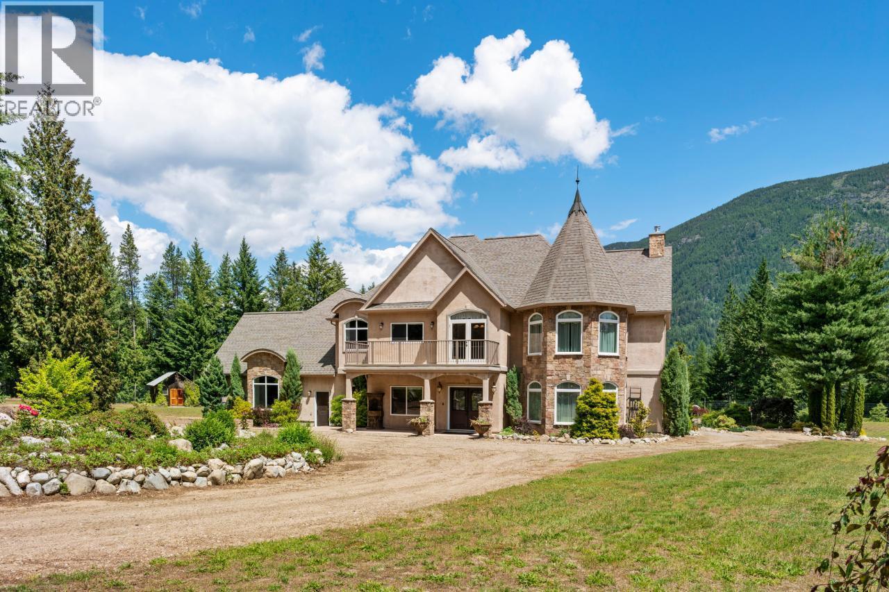 1480 Nighthawk Drive, Castlegar, BC - Outdoor With Facade