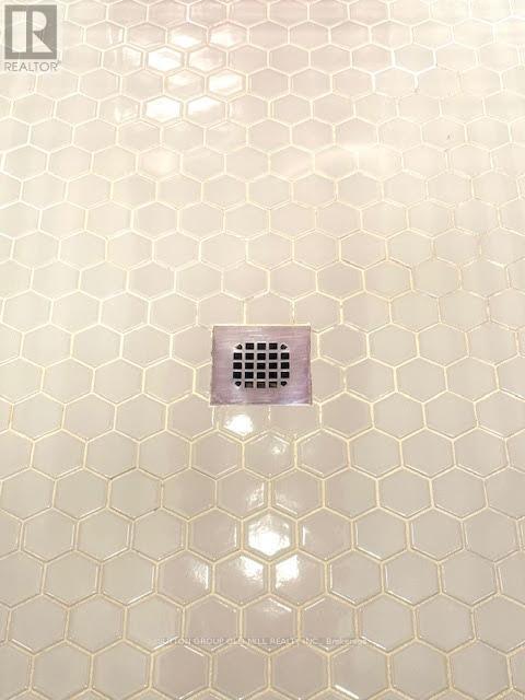 1B - 259 Gerrard Street E, Toronto, ON - Indoor Photo Showing Other Room