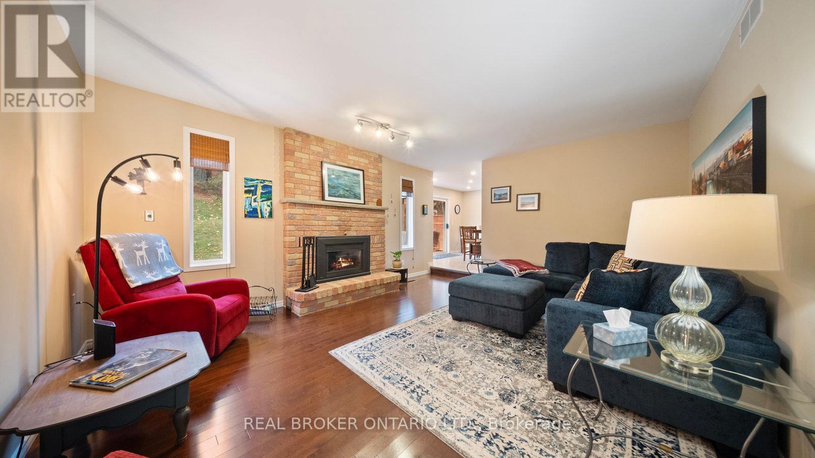 74 Gordon Street, Cambridge, ON - Indoor Photo Showing Living Room With Fireplace